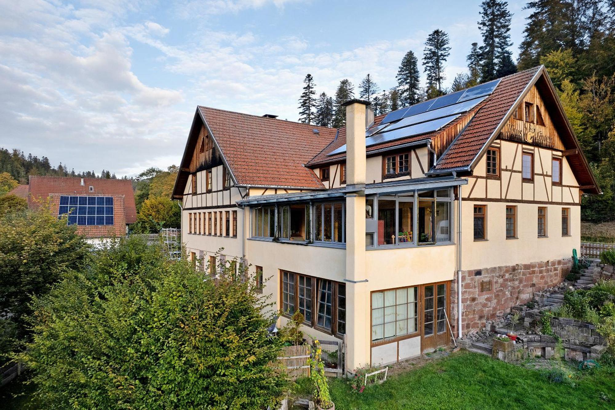 Haus Loewen Apartment *